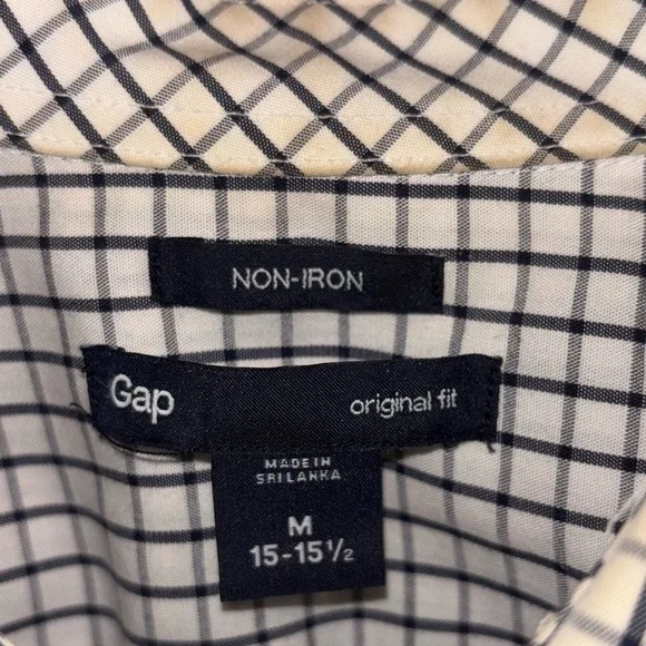 GAP NON IRON Button down 15-15 1/2” - Picture 2 of 5